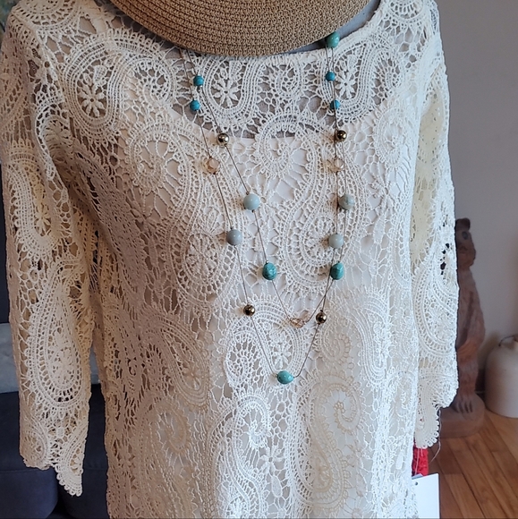 Laced blouse - Picture 2 of 5